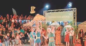 Den ersten Platz sicherte sich in diesem Jahr Wise Fools aus Finnland und Südafrika – drei starke Frauen mit spektakulärer Luftakrobatik.