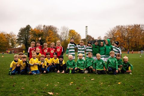 Die teilnehmenden Mannschaften.