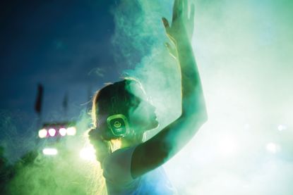 An vier Mittwochabenden wird am Scharbeutzer Jugendstrand die „Silent Disco“ angeboten.