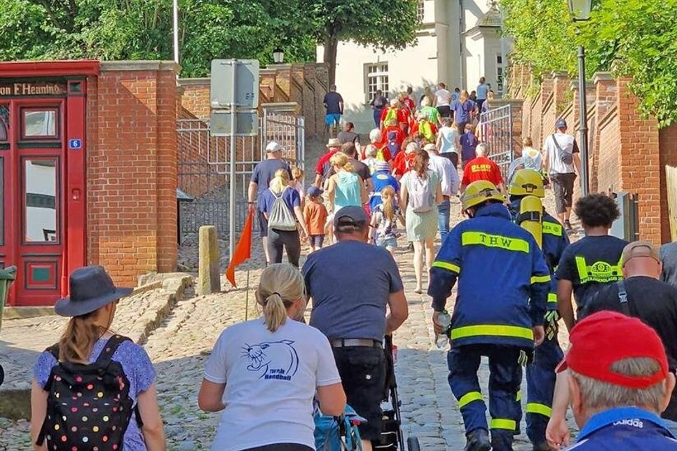 ...und liefen, spazierten und schoben sogar Kinderwagen für den guten Zweck.