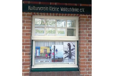 Der Klingberger Kulturverein nutzt die Möglichkeiten und startet das Jahresprogramm mit einer Fensterausstellung.