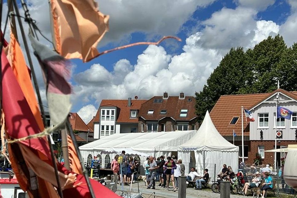 Beim Fischeramtsfest herrscht bei jedem Wetter reges Treiben auf dem Netztrockenplatz.