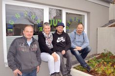 Das vierköpfige Team der Kinder- und Jugendarbeit der Gemeinde Ratekau setzt sich aus André Hüttig (v.l.), Ines Fellner, Patrick Bohle und Markus Isenring zusammen. Neben personellen Veränderungen gibt es ab kommenden Montag auch neue Angebote im neuen Jugendzentrum.  (Foto: Stefan Setje-Eilers)