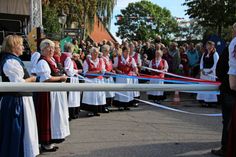 Die Volkstanzgruppe „Blau-Weiß-Rot“.