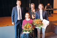Für ihre herausragenden sportlichen Leistungen wurden Jenny Grudnio und Ulrike Lotz-Lange erneut von der Gemeinde durch Ratekaus Bürgervorsteherin Gaby Spiller und Bürgermeister Thomas Keller geehrt. (Foto: Setje-Eilers)