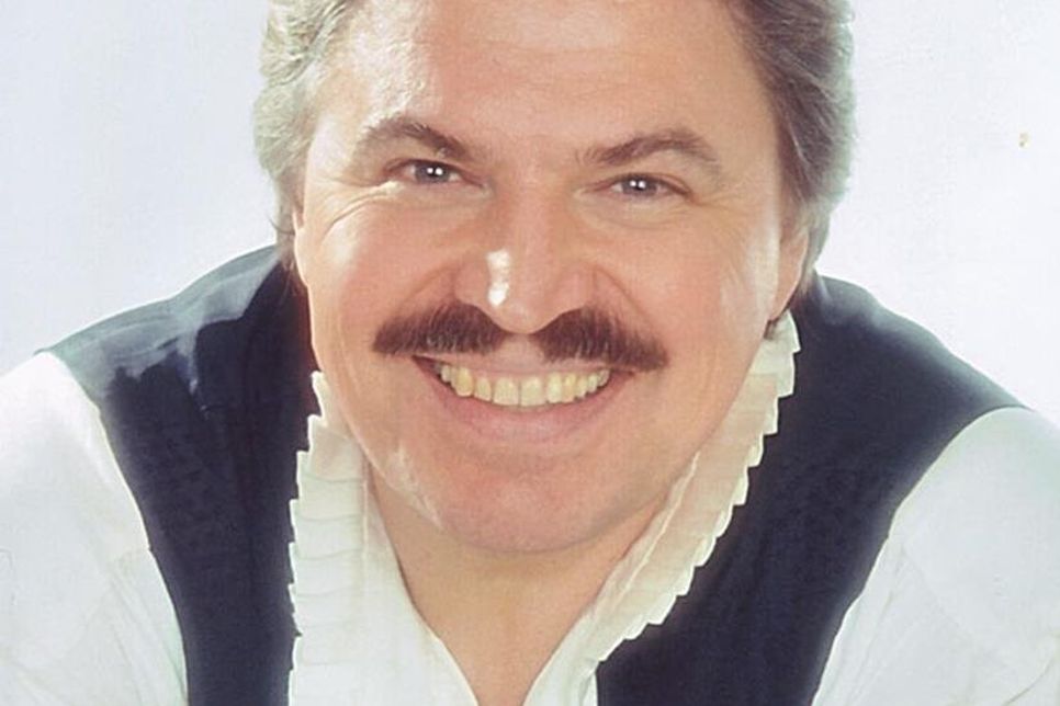 Als Stargast wird der weltberühmte Tenor, Kammersänger Peter Seiffert, beim Eröffnungskonzert auftreten. Er gilt als einer der bedeutendsten Wagner-Sänger unserer Zeit, hat gerade in diesem Herbst an der Oper Köln als Tristan erneut Triumphe gefeiert.