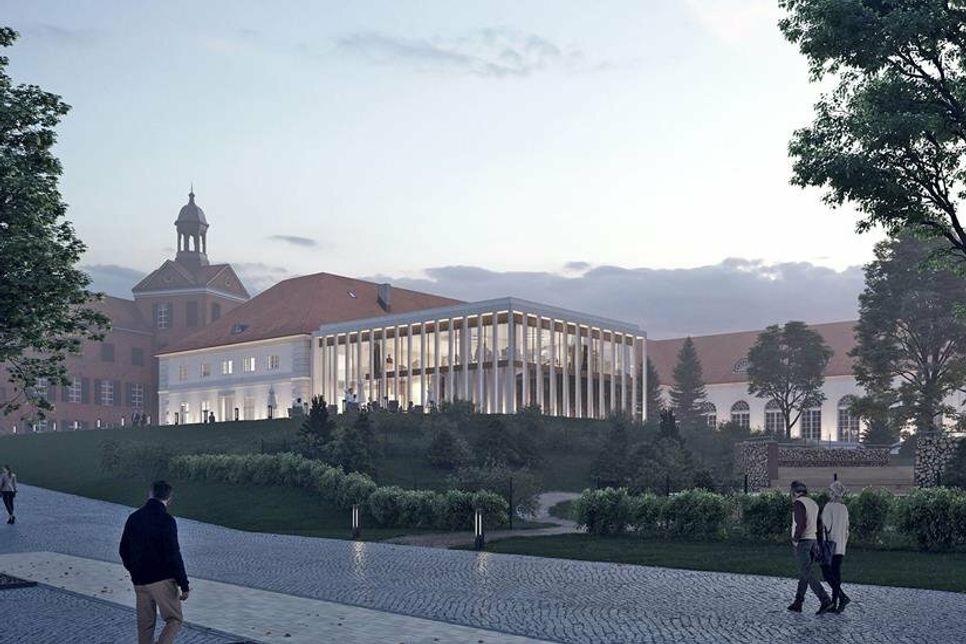 Der Anbau ist vom Tisch: Die Stadtvertretung hat jetzt dafür gestimmt, die Sanierung der Eutiner Schlossterrassen ohne den geplanten Erweiterungsbau durchzuführen. Das wurde auf Antrag der Freien Wähler und ohne weitere Diskussion bei nur zwei Gegenstimmen so beschlossen. Zuletzt wurde mit Kosten in Höhe von zwölf Millionen Euro gerechnet, diese dürften nun deutlich sinken. Wann die Sanierung in Angriff genommen wird, steht allerdings nicht fest. Die Dringlichkeit für dieses Projekt steht auf der Prioritätenliste ganz weit hinten ...