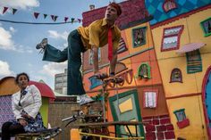 Clara Gracia und Felix Ahlert verbinden ihre gemeinsame Leidenschaft für Theater und Circus. (Foto: Henry Lüderwaldt)