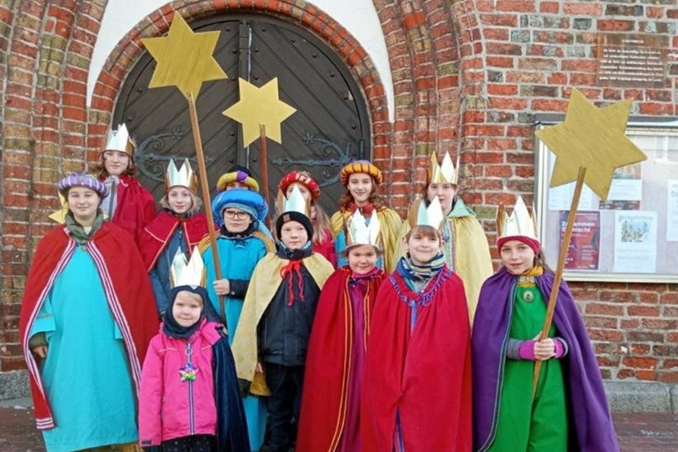 Die Sternsinger sammelten auch in diesem Jahr wieder mit viel Engagement Spenden für benachteiligte Kinder.