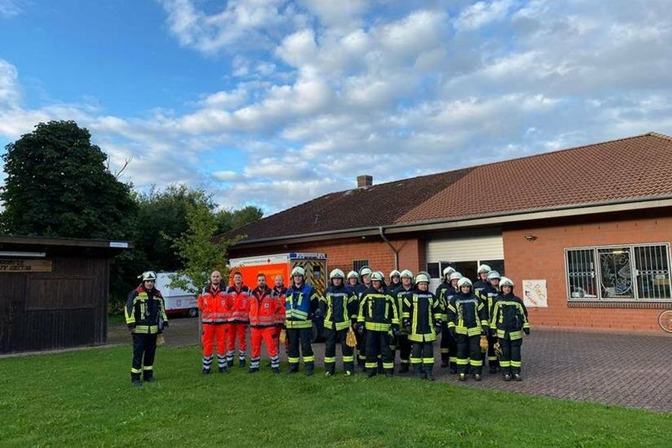 Gemeinsamer Übungsabend der Freiwilligen Feuerwehr Guttau und der Auszubildenden zum/zur Notfallsanitäter/in des DRK Kreisverband Ostholstein e.V.