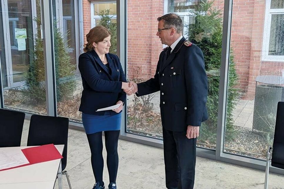 Im Rathaus wurde Sven Bender bereits am 6. Januar von Bürgermeisterin Julia Samtleben als stellvertretender Ortswehrführer der Freiwilligen Feuerwehr Dissau vereidigt.