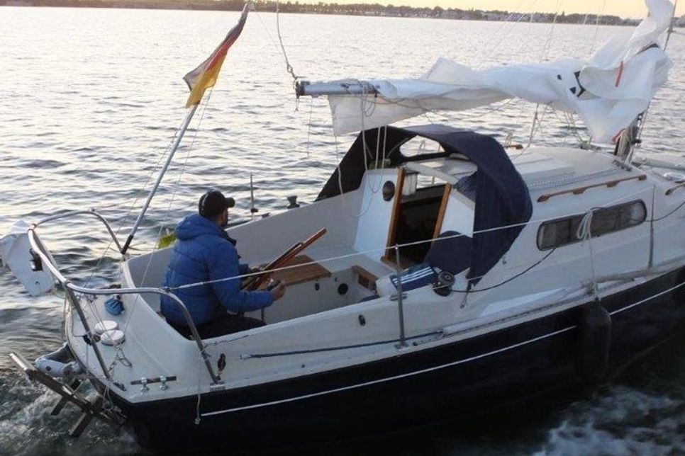 Segelyacht „Sternschnuppe“ mit dem Tatverdächtigen. (Foto: Polizei)