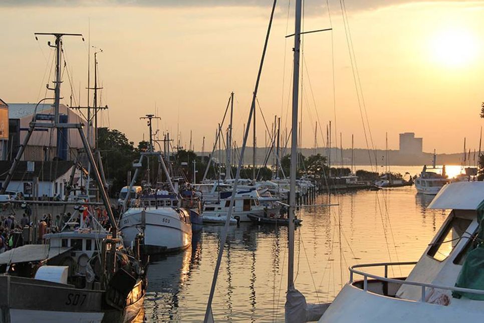 Im idyllischen Niendorfer Hafen finden am kommenden Wochenende die Niendorfer Hafentage statt, am Freitag von 14 bis 22 Uhr, am Samstag von 11 bis 22 Uhr und am Sonntag von 10 bis 20 Uhr.  (Foto: TSNT GmbH)