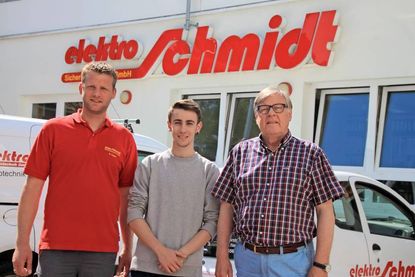 Ulrich Schmidt mit Praktikant Alejandro Pino Diez und Stefan Hagen (Abteilungsleiter Sicherheitstechnik) (v. re.).