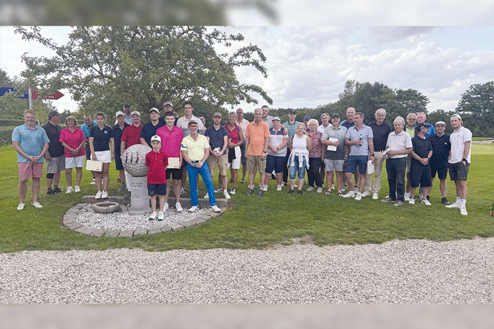 Das sind die Teilnehmer des diesjährigen Charity-Golfwettspiels beim Golf-Club Curau.
