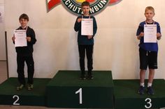 Siegerehrung Lichtpunktschützen (v. lks.): Olliver Meisburger (Lensahner Schützengilde, Jaden Brien (Hohner SV Eintracht) und Tjalf Schöning (Lensahner Schützengilde).