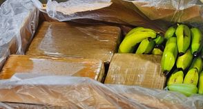 Beschäftigte eines Discounters hatten bei der Warenannahme am Montag verdächtige Pakete entdeckt und die Polizei informiert.