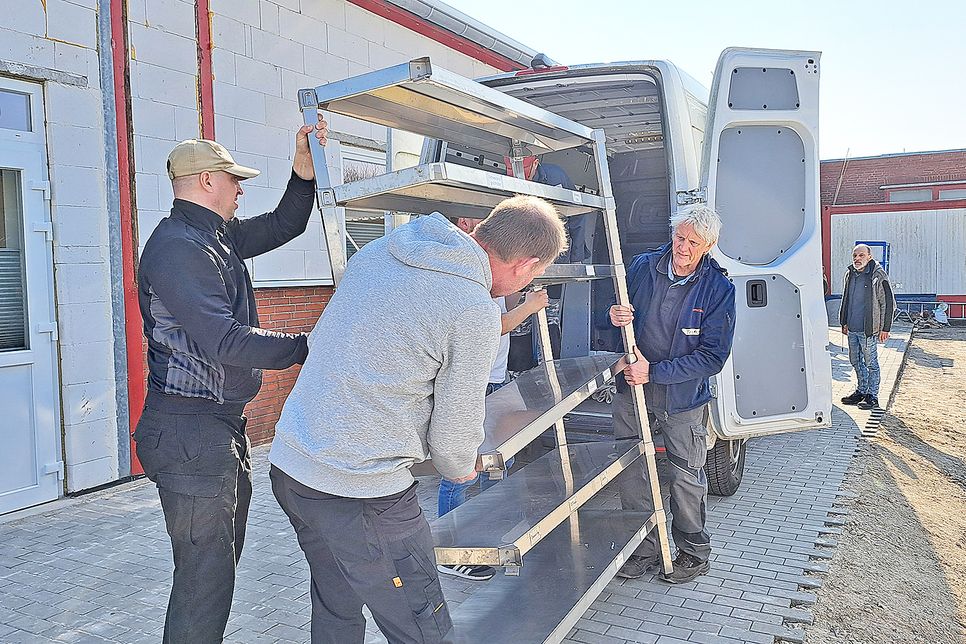 Am vorvergangenen Wochenende packten alle Tafelhelfer mit an, um den Umzug über die Bühne zu bringen.