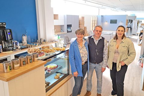 Neues Projekt des Familienunternehmens: Birgit und Heinrich Müller sowie Tochter Janina Hörmann laden zur Eröffnung von „Mare Wohnen“ ein.