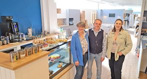 Neues Projekt des Familienunternehmens: Birgit und Heinrich Müller sowie Tochter Janina Hörmann laden zur Eröffnung von „Mare Wohnen“ ein.