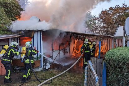 Feuer auf einem Campingplatz.