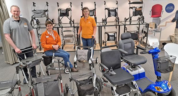 Andy Pophal, Nina Nasner (Mitte) und Nadine Fiedler stellen bei den Mobilitätstagen zahlreiche Rollatoren und E-Mobile vor.