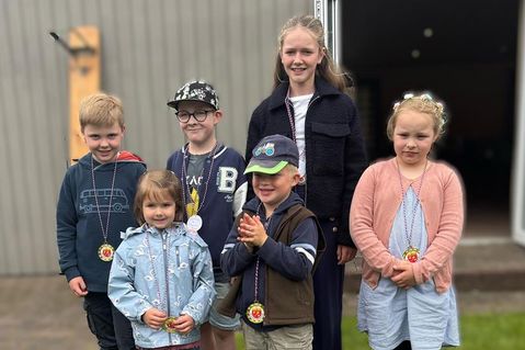 Die Kinderkönigspaare.
