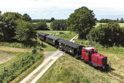 Am Pfingstwochenende bietet die Museumseisenbahn eine Abendfahrt durch die Probstei an.