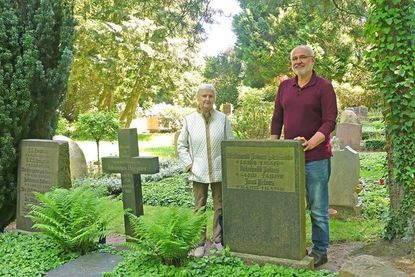 Am kommenden Sonntag lädt Anne-Kathrin Kalb in Begleitung von Friedhofsverwalter Detlef Beisner ein zum Rundgang über den alten Preetzer Friedhof – freuen dürfen sich die Teilnehmer der 44. Friedhofsführung auf spannende neue Stücke Preetzer Geschichte.