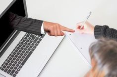 E-Learning und Onlineunterricht wird immer wichtiger. Auch der Nachhilfelehrer kann mittlerweile auf Onlineportalen gebucht werden.