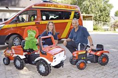 Mit den beiden ersten Fahrzeugen und vielen feuerwehrspezifischen Spielen geht die Kinderfeuerwehrabteilung der Ostgemeinde Ratekau in Ovendorf bei Fabian Fuhrmann und Abteilungsleiterin Inga Brech am nächsten Mittwoch an den Start. (Foto: Setje-Eilers)