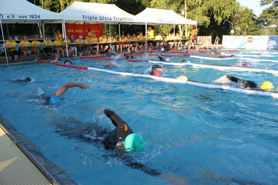 Für das Bahnen zählen im Waldschwimmbad wird noch Unterstützung benötigt.