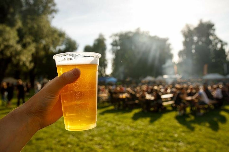 Bier schmeckt am besten in Gesellschaft. (Foto: Adobe Stock)