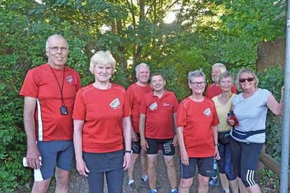 Den Sommer fürs Sportabzeichen nutzen: Die Sohlenkiller und Obfrau Erika Zabel (l.) laden zur Teilnahme auf dem Jahnplatz ein.