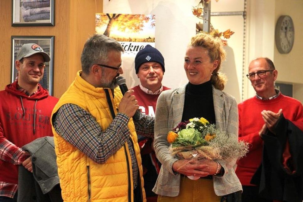 Jürgen Mohr dankte Sabine Niemann und dem eska-Team für die hervorragende Organisation der Modenschau.