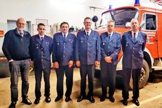 Bürgermeister Reiner Wolter, Gerätewart Gunnar Hödel, Gruppenführer Heiner Westphal, Gemeindewehrführer Dirk Prüß, Kassenwart Martin Wulf und Amtswehrführer Michael Bendt (v. lks.). (Foto: Jan-Marco Höppner)