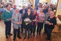 Die Geehrten und Ehrenden beim anschließenden Gruppenfoto (v.l.): Detlef Kurzrock, Gerhard Mascher, Siegfried Müller, Matthias Bössenroth, Julia Samtleben, Heide-Marie Jüngling, Manfred Beckmann, Monika Rothe, Wolfgang Hantel, Helga Mascher, Hans Kilian und Rosi Siemers.