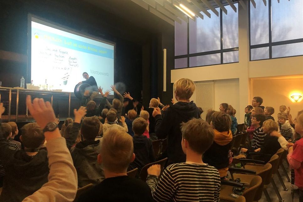 So bewegt sich Luft. Anschaulich erklärt mithilfe der „Luftkanone“.