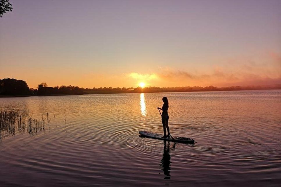 SUP Pönitzer See. (Foto: www.luebecker-bucht-ostsee.de)
