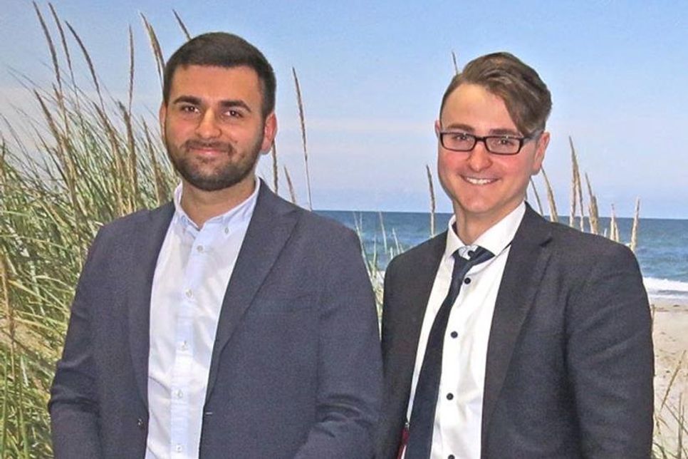 Jonas Famulla (l.) wurde bereits in der Sommer Prüfung 2018 und Fynn Samways in der Januar-Prüfung 2019 als Innungsbester ausgezeichnet.
