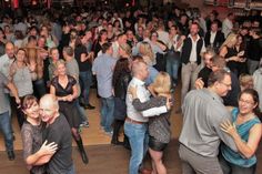 Auf der exklusiven Party können Tanzfreudige und Partygänger bis zum Abwinken schwofen.