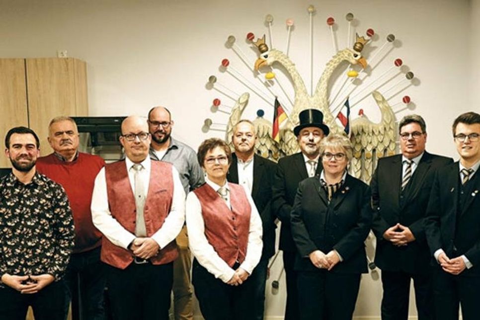 vorne: Eike Doyen - Tourismusleiter HVB Heiligenhafen, Jan Lohde - 2. Ältermann und Kapellenobmann Gilde Heiligenhafen, Manuela Dahnke-Lohde - Posaunisten Gilde Heiligenhafen, Sonja Kutrieb - Kassenwartin Blasorchester Lensahn, Jakob Sundermeyer - Moderator Blasorchester Lensahn; hinten: Bernd Thede - Fahnenjunker Gilde Heiligenhafen, Dennis Hagge - F. &amp;amp; H. Hagge Getränkehandel, Andreas Lund - Ostsee Events, Wolfgang Knorr - 2. Beisitzer Gilde Heiligenhafen, Volker Bädermann - 1. Vorsitzender Blasorchester Lensahn