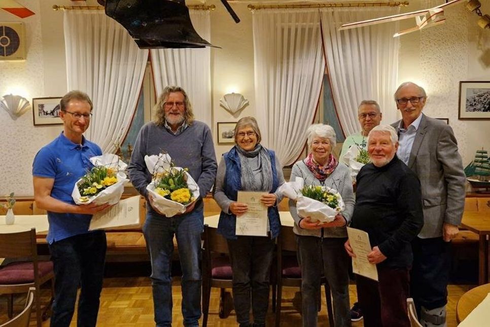 Gerd Zänker, Klaus und Sabine Hansen, Christa und Uwe Stoppock, Holger Lang und Bernd Heuer (v. lks.).