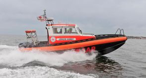 Mit diesem Boot (Archivbild) kamen die Seenotretter dem verunglückten Segler zur Hilfe.
