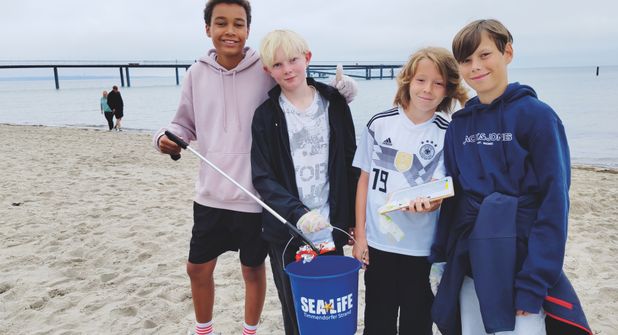 Leeroy, Lean, Jaden und Kjell aus der Klasse 5b suchten mit ihren Mitschülern den Strand nach Müll ab.