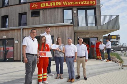 Besonders stolz über das Zertifikat zeigten sich Bürgermeister Sebastian Rieke (lks.) und TSG-Betriebsleiter Manfred Wohnrade (re.).