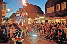 Die Plöner Kulturnacht – hier ein Archivbild mit Arne Lifson – kann auch in diesem Jahr stattfinden: Die Stadt Plön will die Veranstaltung als Organisator fortführen.