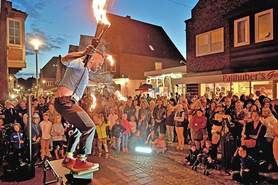 Die Plöner Kulturnacht – hier ein Archivbild mit Arne Lifson – kann auch in diesem Jahr stattfinden: Die Stadt Plön will die Veranstaltung als Organisator fortführen.