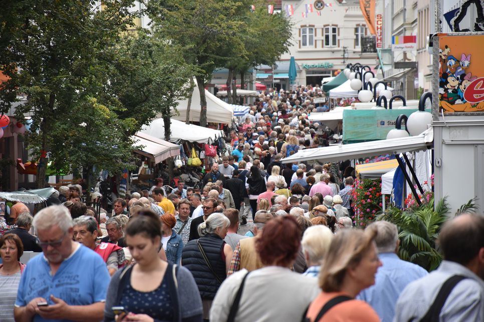 Zum Stadtfest ist das Eutiner Zentrum voll. Auch in diesem Jahr locken zahlreiche Stände.