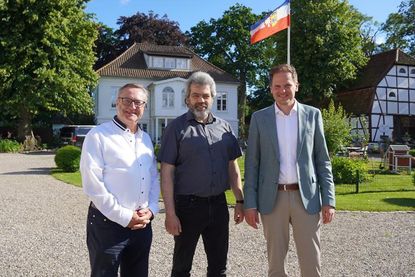 Das wiedergewählte Aufsichtsratsmitglied Marco Blaschke (Mi.) mit den Vorstandsmitgliedern Christoph Buske (re.) und Christoph Mehrpahl.